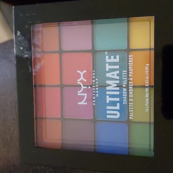 Doc.New Nyx Ultimate Eyeshadow palette (Brights) - Picture 4 of 4